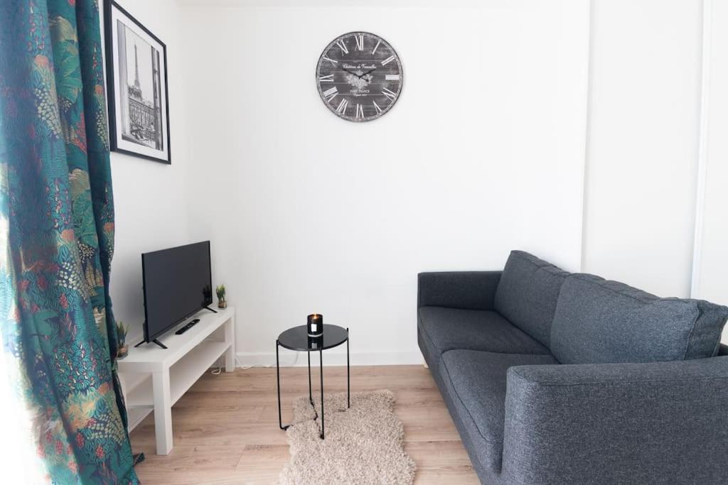 Апартаменты Le Citadin-T1-28M2-Pte Paris M7 Ле-Кримлен-Бисетр Экстерьер фото