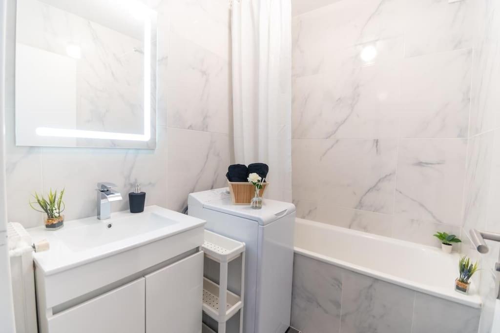 Апартаменты Le Citadin-T1-28M2-Pte Paris M7 Ле-Кримлен-Бисетр Экстерьер фото
